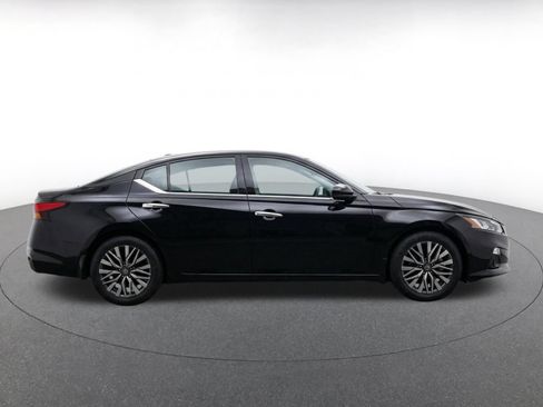 Used 2025 Nissan Altima 2.5 SV FWD image 10