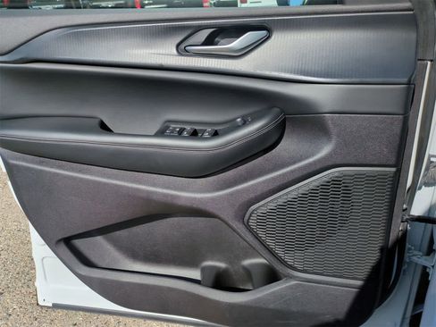 Used 2023 Jeep Grand Cherokee L Altitude image 30