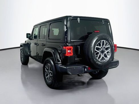 Used 2025 Jeep Wrangler Unlimited Sahara AWD/4WD image 7