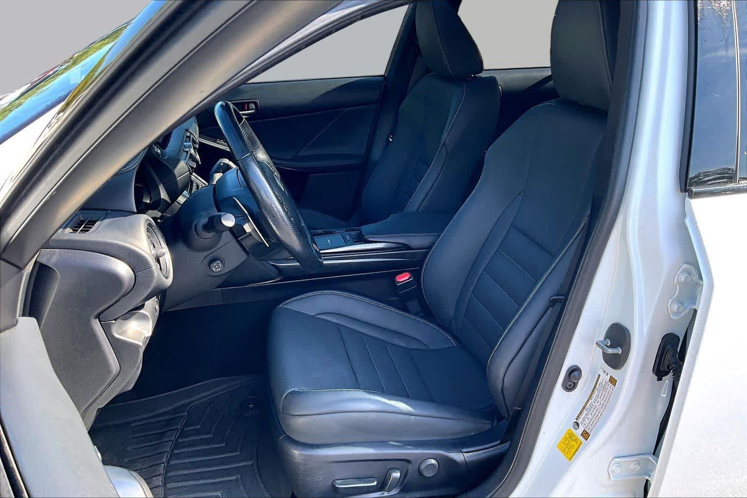 Used 2023 Lexus IS 500 RWD image 8