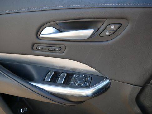 Used 2025 Cadillac XT4 Premium Luxury image 27