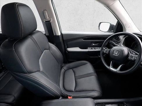 Used 2025 Honda Pilot Touring image 17