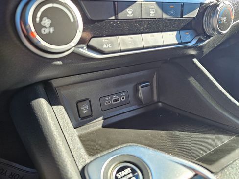 Used 2025 Nissan Sentra SV FWD image 27