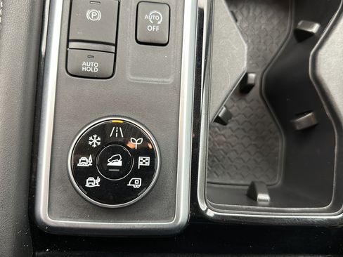 Used 2024 Nissan Pathfinder SV AWD/4WD image 20