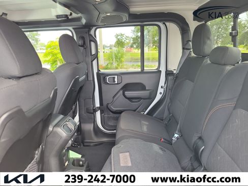 Used 2026 Jeep Gladiator Mojave AWD/4WD image 11