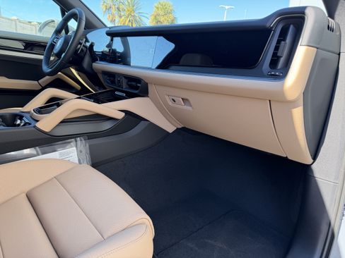 Certified 2026 Porsche Cayenne AWD/4WD image 15