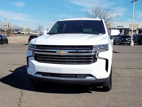 Used 2022 Chevrolet Suburban LT w/ LT Signature Package image 3