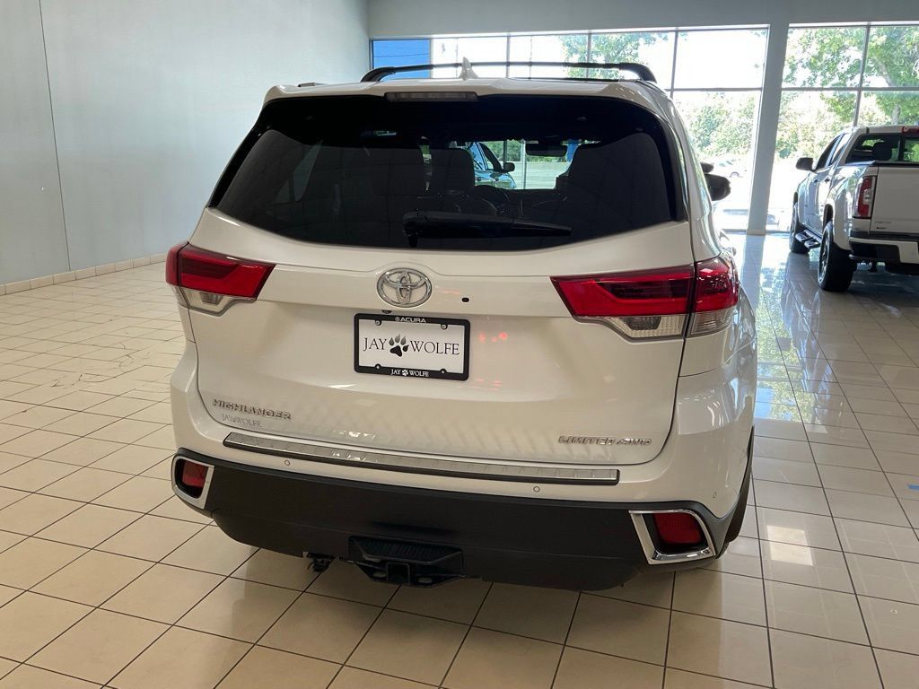 Used 2019 Toyota Highlander Limited AWD/4WD image 6