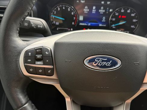 Used 2023 Ford Explorer XLT w/ Equipment Group 202A AWD/4WD image 12