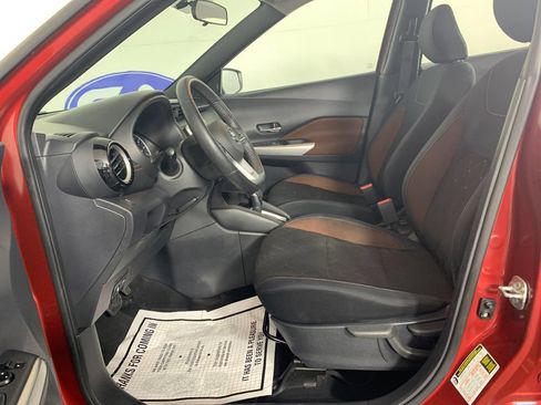 Used 2018 Nissan Kicks SR FWD image 14