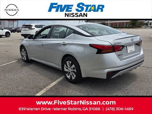 Used 2025 Nissan Altima 2.5 S FWD image 8