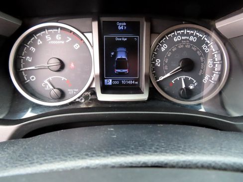 Used 2019 Toyota Tacoma TRD Off-Road image 29