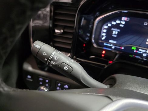 Used 2025 GMC Sierra 2500 SLT w/ SLT Premium Package image 29