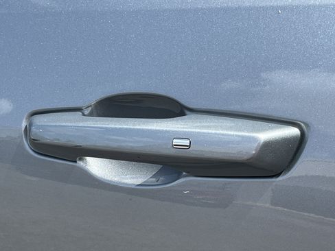 Used 2024 Chevrolet Traverse LT AWD/4WD image 33