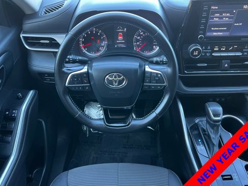 Used 2021 Toyota Highlander LE image 15