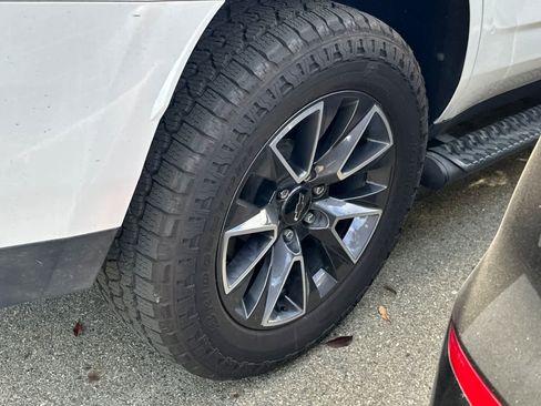 Used 2021 Chevrolet Tahoe Z71 w/ Z71 Signature Package image 14