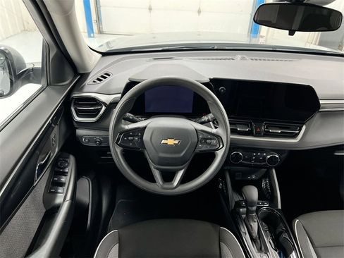 Used 2025 Chevrolet TrailBlazer LT image 11