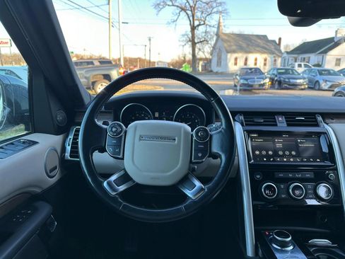 Used 2017 Land Rover Discovery HSE AWD/4WD image 45