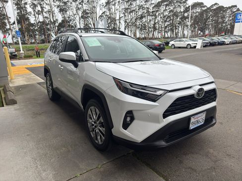 Used 2023 Toyota RAV4 XLE Premium image 22