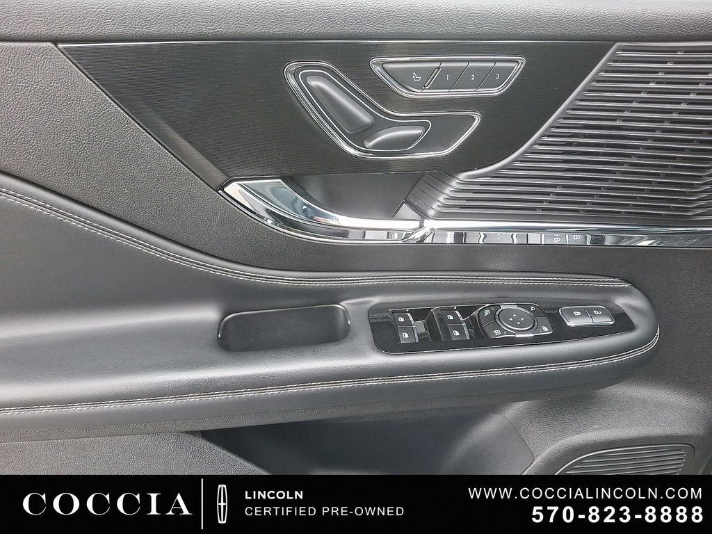 Certified 2022 Lincoln Corsair AWD w/ Equipment Group 101A image 12