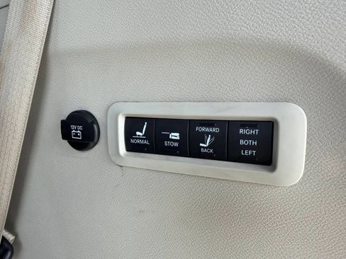 Used 2022 Chrysler Pacifica Limited FWD image 27