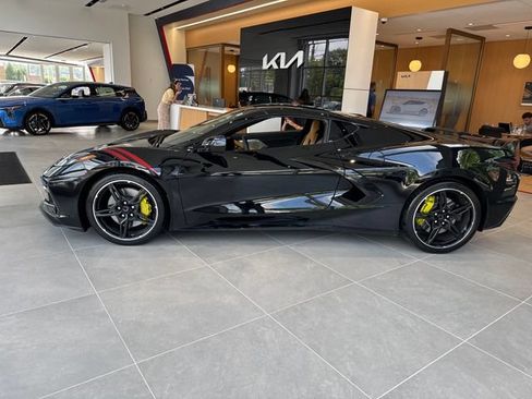 Used 2023 Chevrolet Corvette Stingray Preferred Cpe w/ Z51 Performance Package RWD image 4