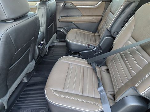 New 2026 GMC Acadia Denali Ultimate w/ LPO, Floor Liner Package image 18