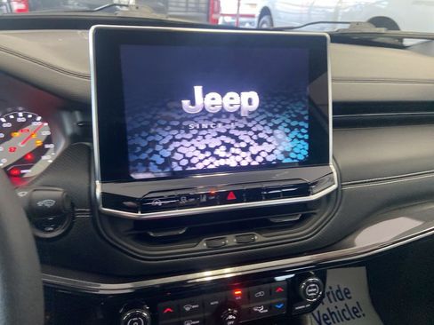 Used 2023 Jeep Compass Altitude w/ Sun and Sound Group image 25