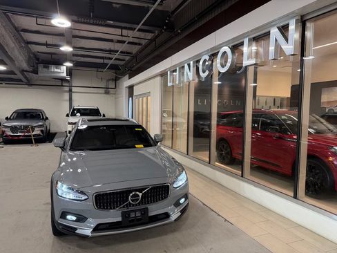 Used 2024 Volvo V90 B6 Cross Country Ultimate w/ Climate Package AWD/4WD image 2