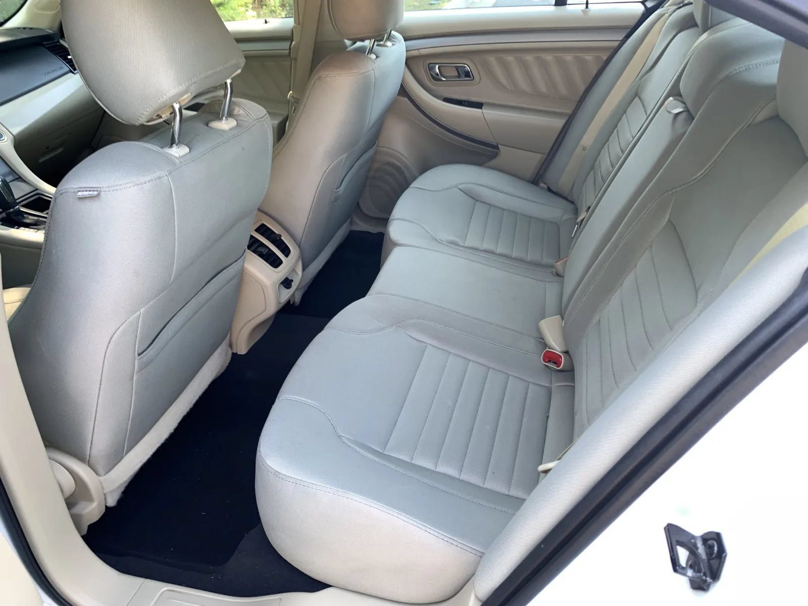 Used 2019 Ford Taurus SE FWD image 26