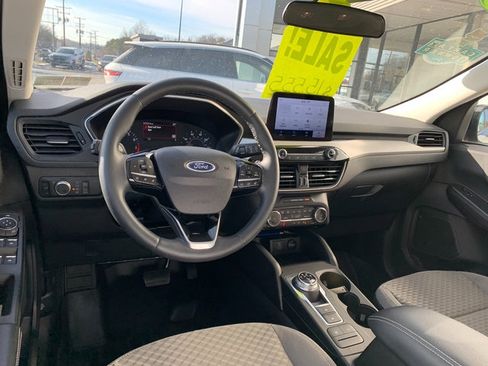 Used 2022 Ford Escape SE w/ SE Sport Appearance Package image 17