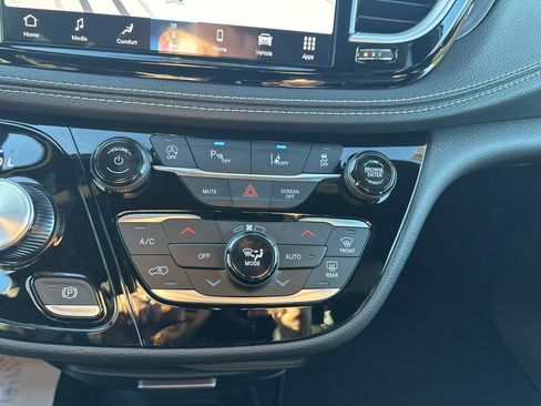 New 2026 Chrysler Pacifica Select image 71