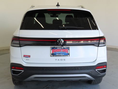 New 2025 Volkswagen Taos SE image 5