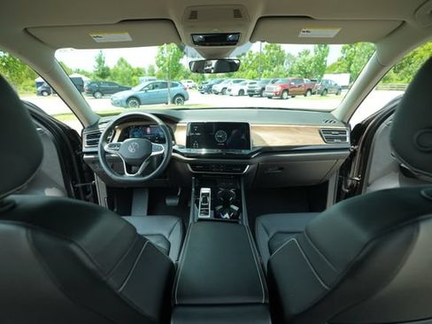 Used 2025 Volkswagen Atlas SE FWD image 25