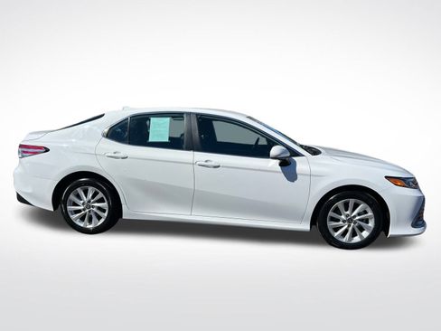 Used 2024 Toyota Camry LE image 9