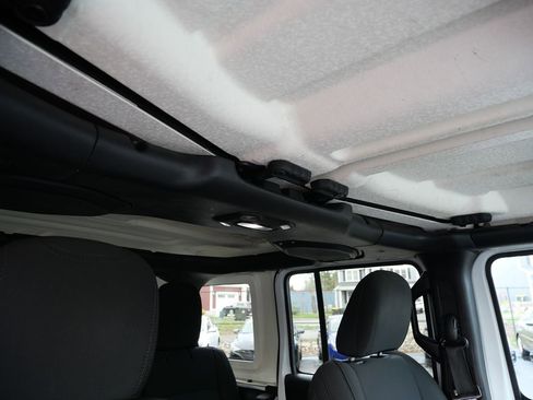 Used 2018 Jeep Wrangler Unlimited Sport S image 18