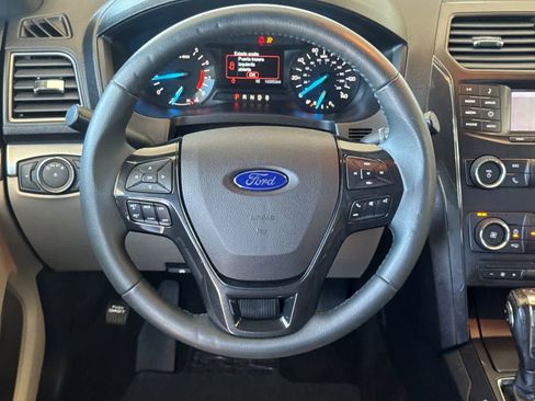 Used 2018 Ford Explorer XLT FWD image 14