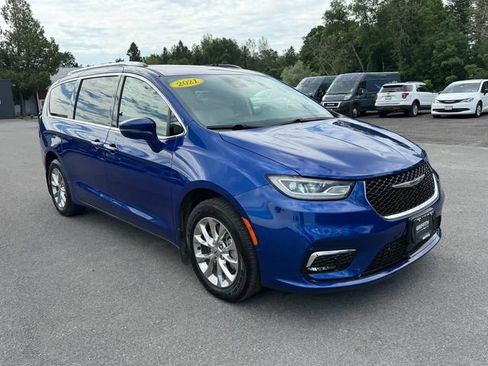 Used 2021 Chrysler Pacifica Touring-L w/ Uconnect Theater Family Group AWD/4WD image 7