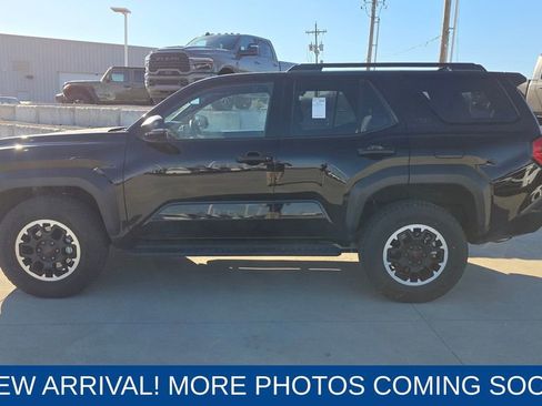 Used 2025 Toyota 4Runner TRD Off-Road image 2