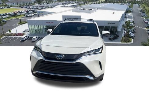 Used 2022 Toyota Venza XLE AWD/4WD image 4