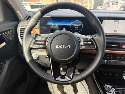 Certified 2025 Kia Seltos EX w/ EX Sunroof Package image 17