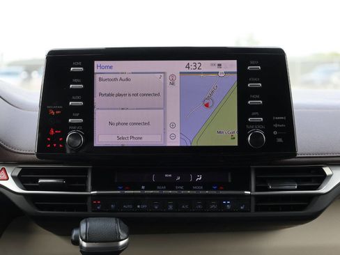 Used 2021 Toyota Sienna Platinum image 20