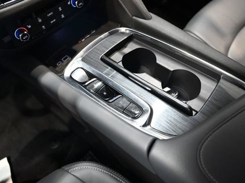 Used 2023 Buick Enclave Essence w/ LPO, Touring Package image 20