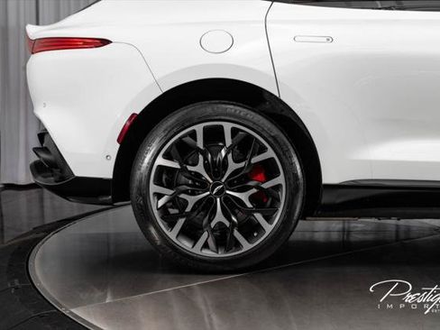 Used 2021 Aston Martin DBX AWD/4WD image 22