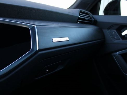 New 2025 Audi Q3 2.0T Premium image 9