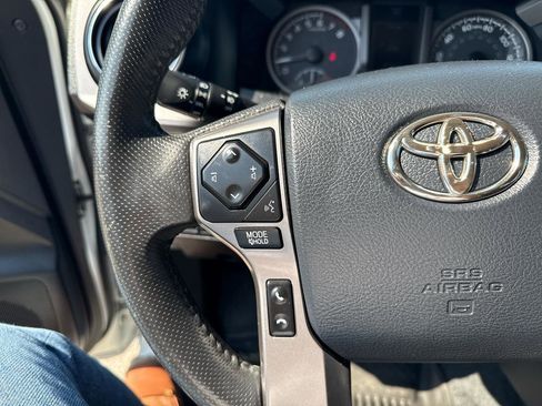 Used 2018 Toyota Tacoma SR5 RWD image 16