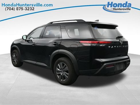 Used 2025 Nissan Pathfinder SV FWD image 6