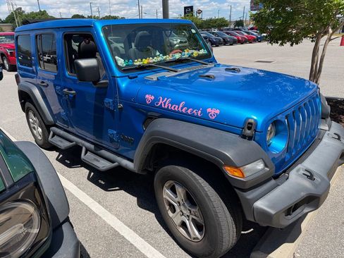 Used 2022 Jeep Wrangler Unlimited Sport w/ Sun And Sound Package AWD/4WD image 3