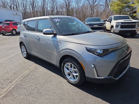 Used 2025 Kia Soul image 1