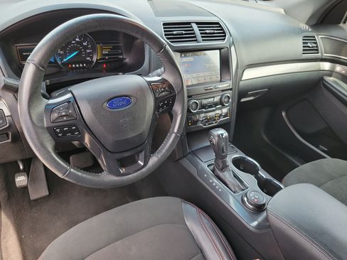 Used 2018 Ford Explorer XLT w/ Equipment Group 202A AWD/4WD image 2